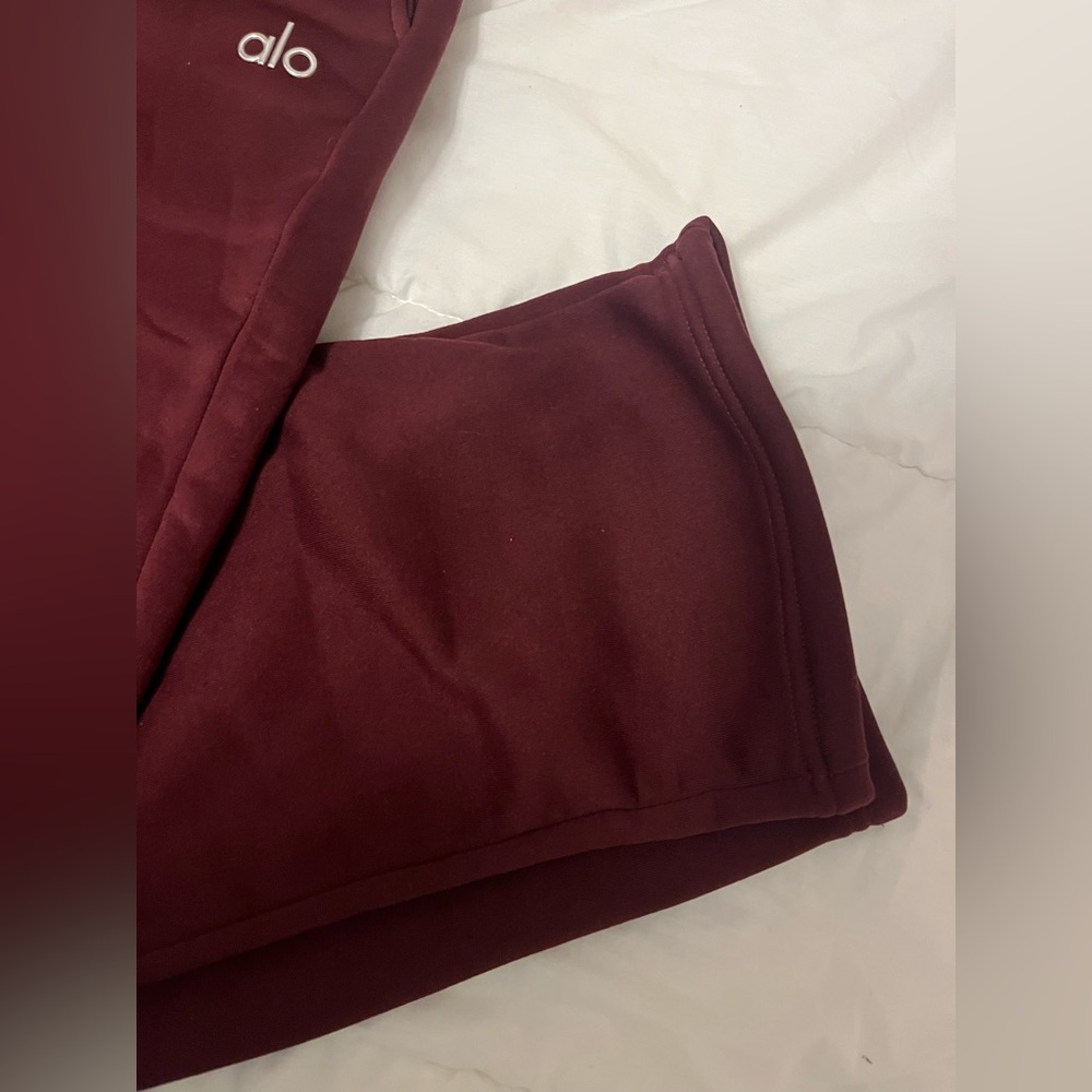 NWT Alo Accolade Set Crewneck Sweatshirt and Straight Leg Sweatpants Burgundy - Picture 9 of 12